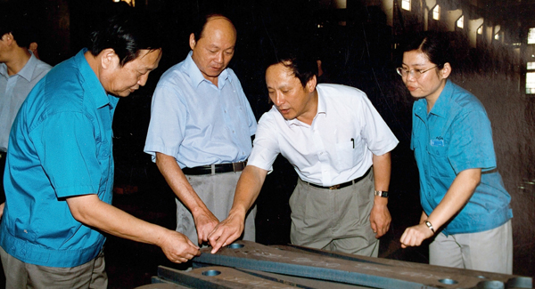 新一屆領(lǐng)導(dǎo)班子上任，掀開徐工變革發(fā)展新篇章