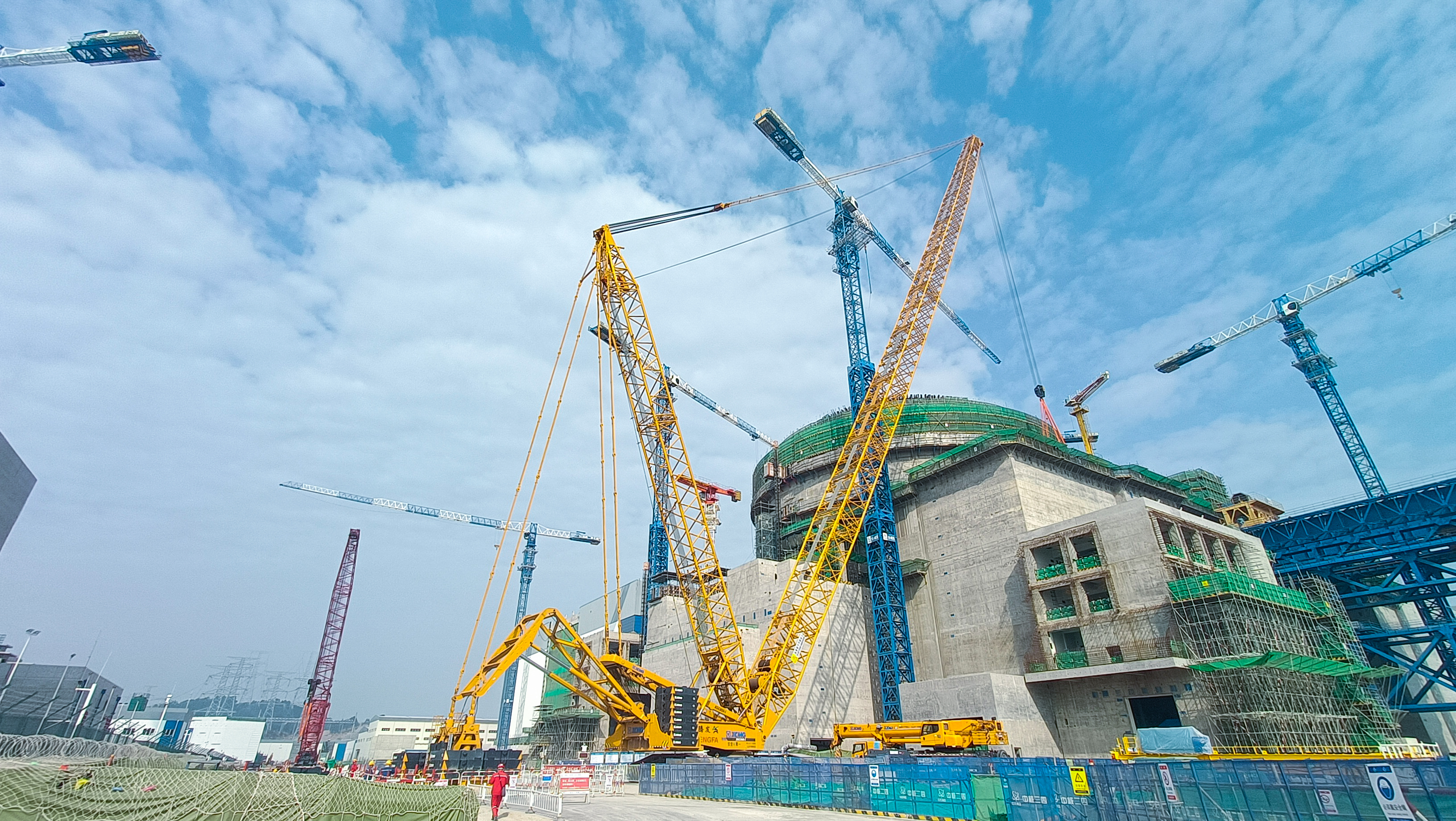 “穩(wěn)”字當(dāng)頭！徐工XGC800-I履帶起重機(jī)助建福建大型核電項(xiàng)目
