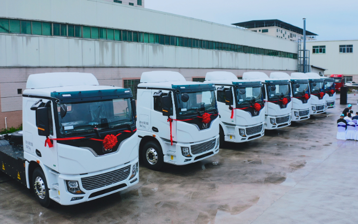 預(yù)見(jiàn)“梅”好！百臺(tái)徐工底置充電牽引車奔赴廣東梅州