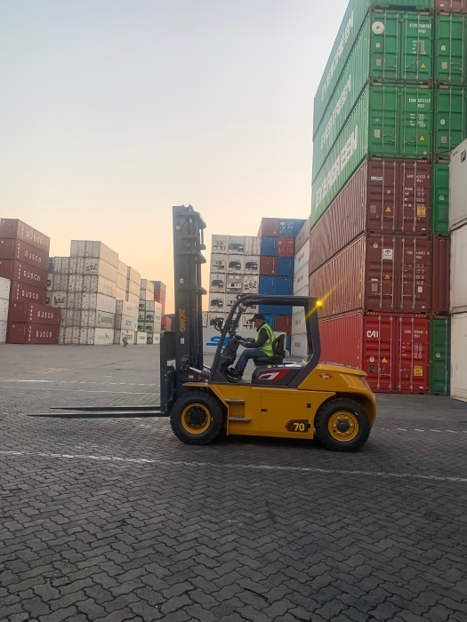 徐工叉車批量進(jìn)駐廈門港，一站式解決方案賦能港口物流新升級(jí)