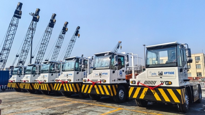 新車交付忙！徐工新能源重載牽引車以多維優(yōu)勢賦能大宗貨物智慧轉(zhuǎn)運