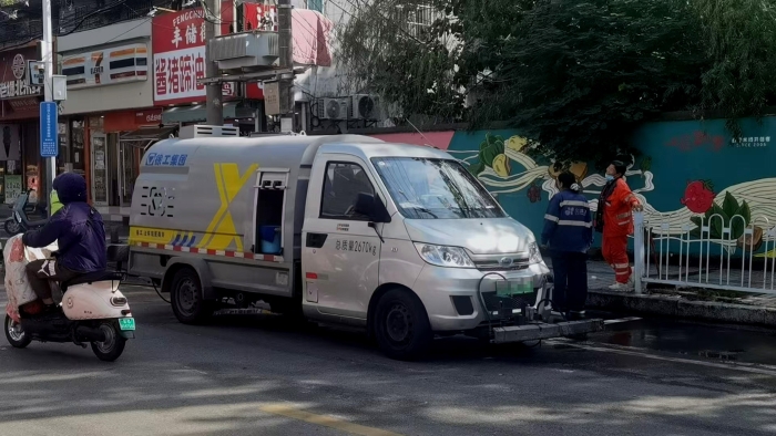 徐州這條網(wǎng)紅巷的“臉面”，竟被這臺車承包了？！