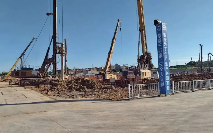 粘土 + 花崗巖地層 “攔路虎”？徐工 XR320E 旋挖鉆機(jī)高效破解助廈門軌交
